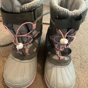 Lightly used winter boots girls